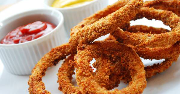 පොඩි බඩගින්නට ප්‍රනීත ළූණු බැදුමක් | Deep-Fried Onion Rings Recipe