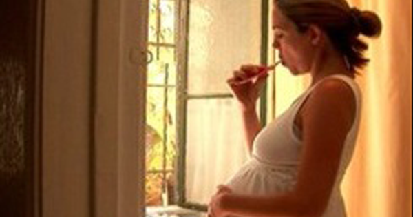 ගැබිණි සමය තුළ මුඛ රෝගවලට වැඩි අවදානමක් | Common oral diseases during pregnancy