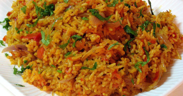 බත් එකේ පොඩි වෙනසක් කරල කමුද? | Tomato Rice Recipe