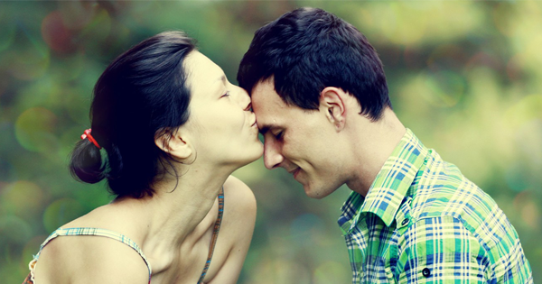 ඔබේ සහකරුව ඔබ සිපගත යුතුම අවස්ථා 5ක් | 5 Reasons You to Kiss your partner