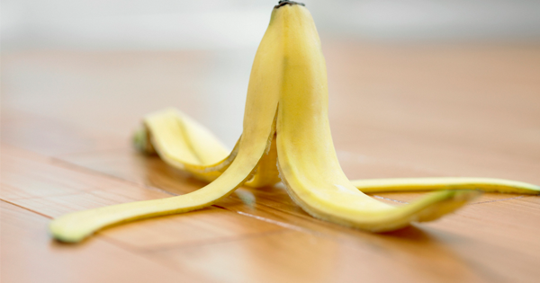 කෙසෙල් ලෙල්ලෙන් ලස්සන වෙන්න | Amazing Benefits And Uses Of Banana Peels