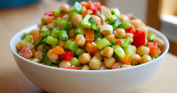 කඩල එකතු කරලා සැලඩ් එකක් හදමුද? | Chickpea Salad Recipe